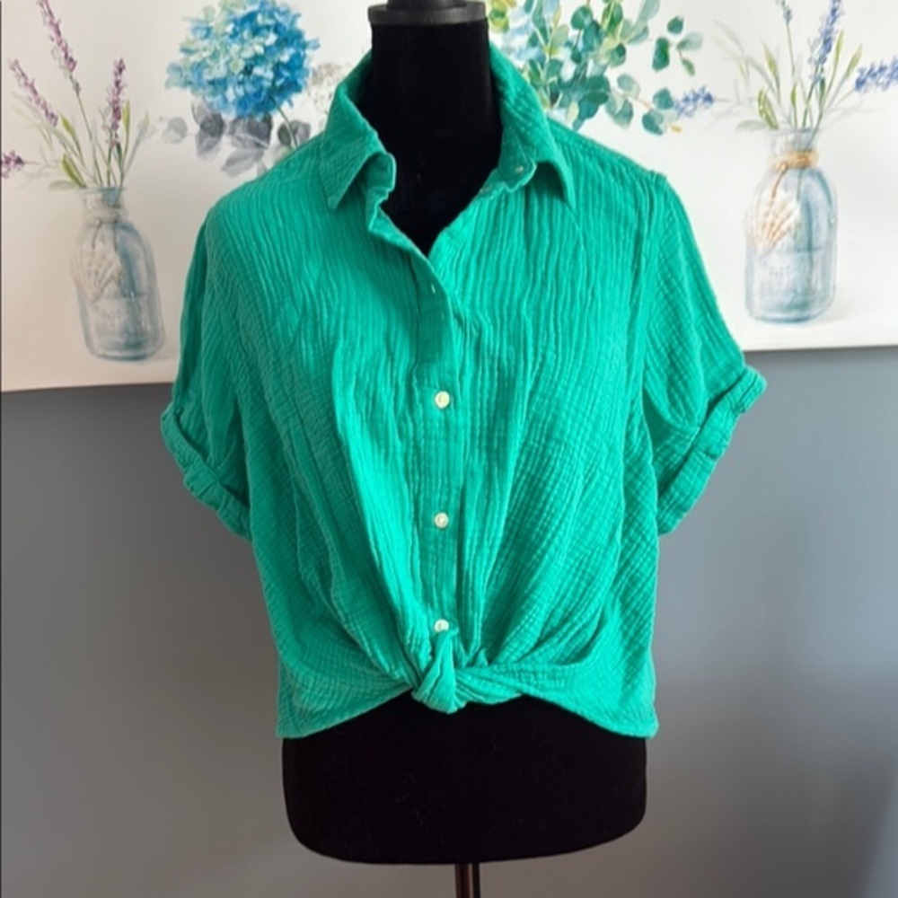 🔥🔥 CLOSET CLEAROUT!  Universal Thread Tie Front Top